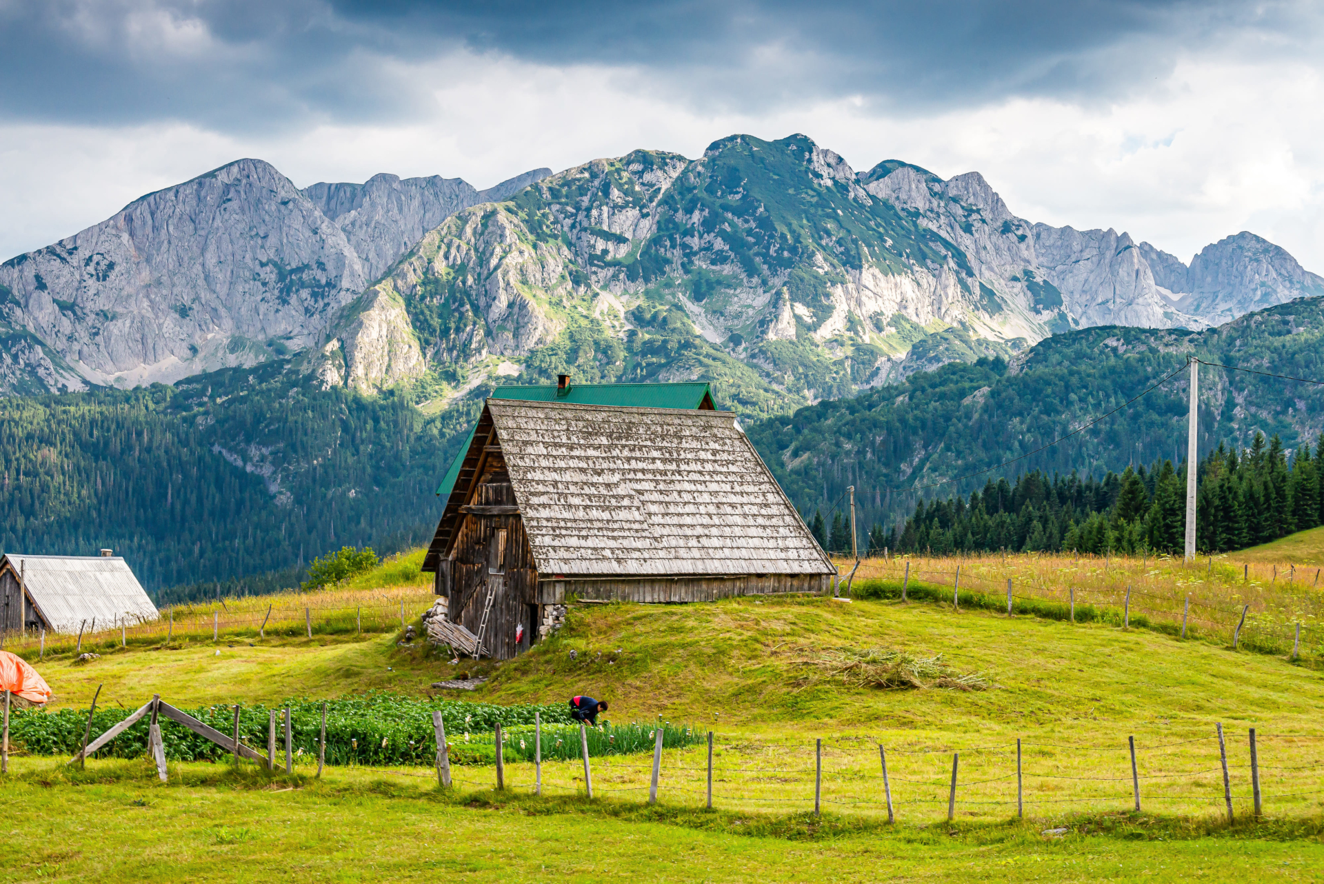 cabane dans les montagnes au monténégro