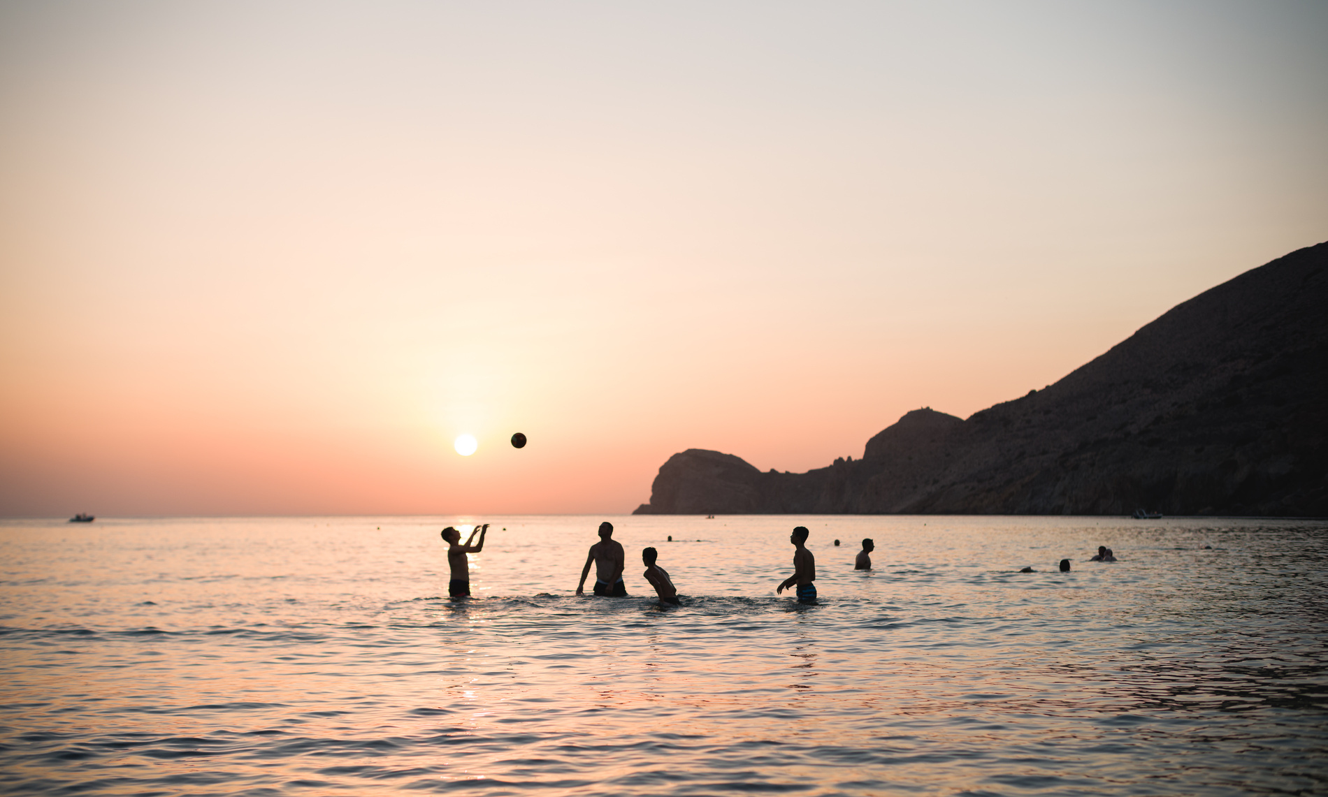 Grèce en famille au coucher du soleil